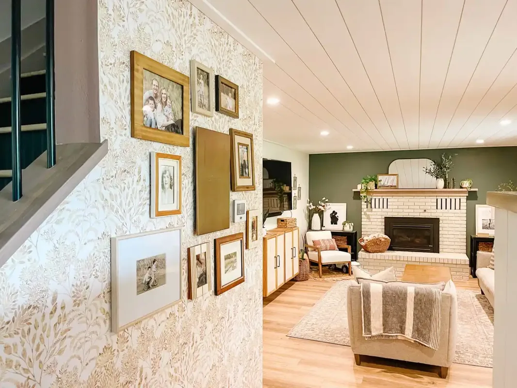 Commercial wallpaper installation for offices and businesses